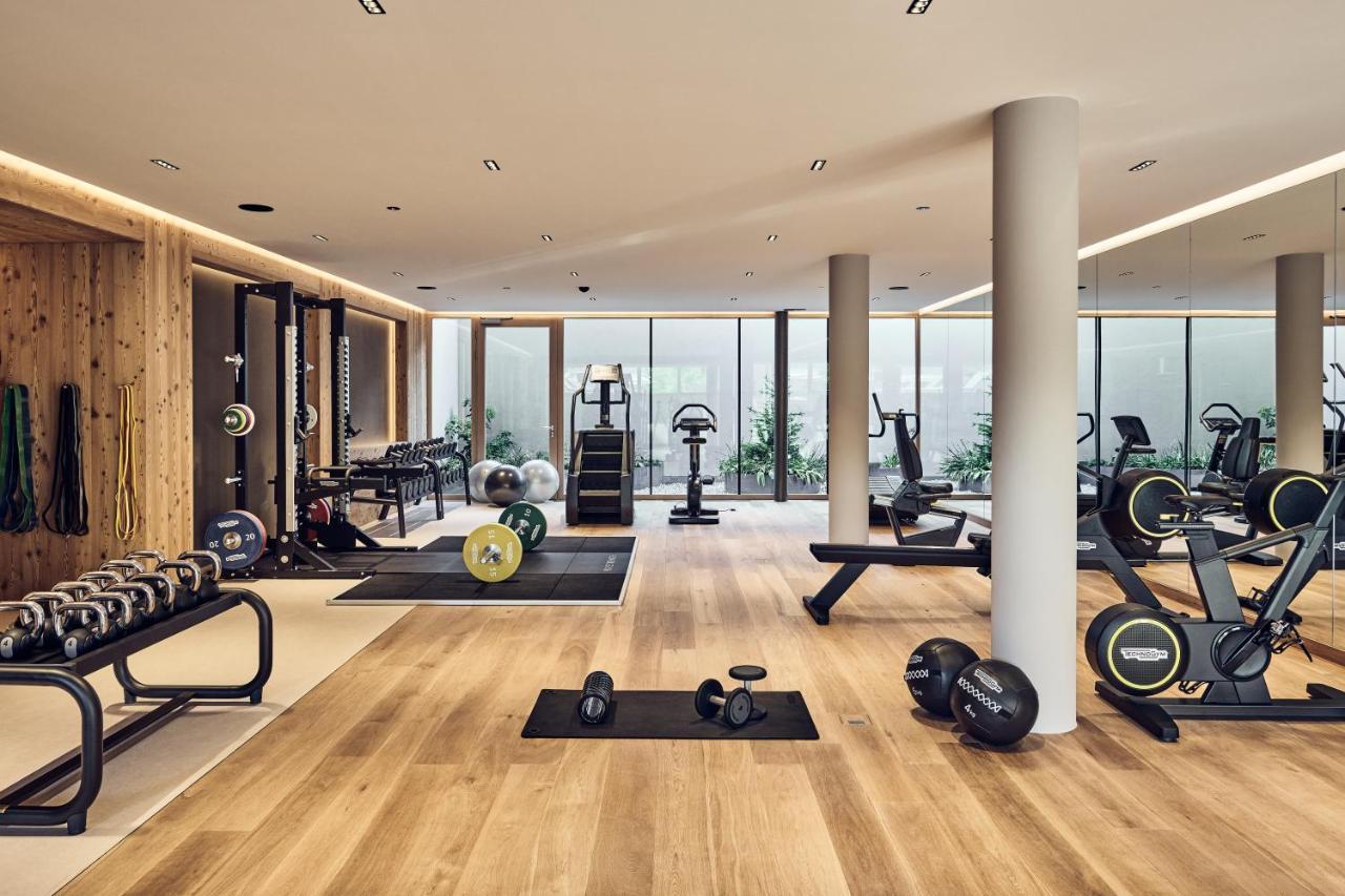 Falkensteiner Hotel Kronplatz - The Leading Hotels Of The World (Adults Only) 赖沙 外观 照片 A gym in the UK