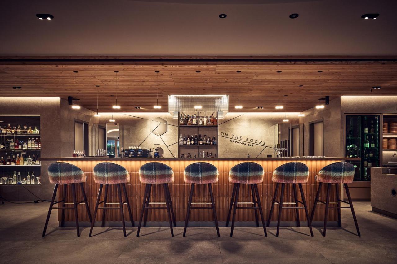 Falkensteiner Hotel Kronplatz - The Leading Hotels Of The World (Adults Only) 赖沙 外观 照片 The bar at the 1011 Hotel