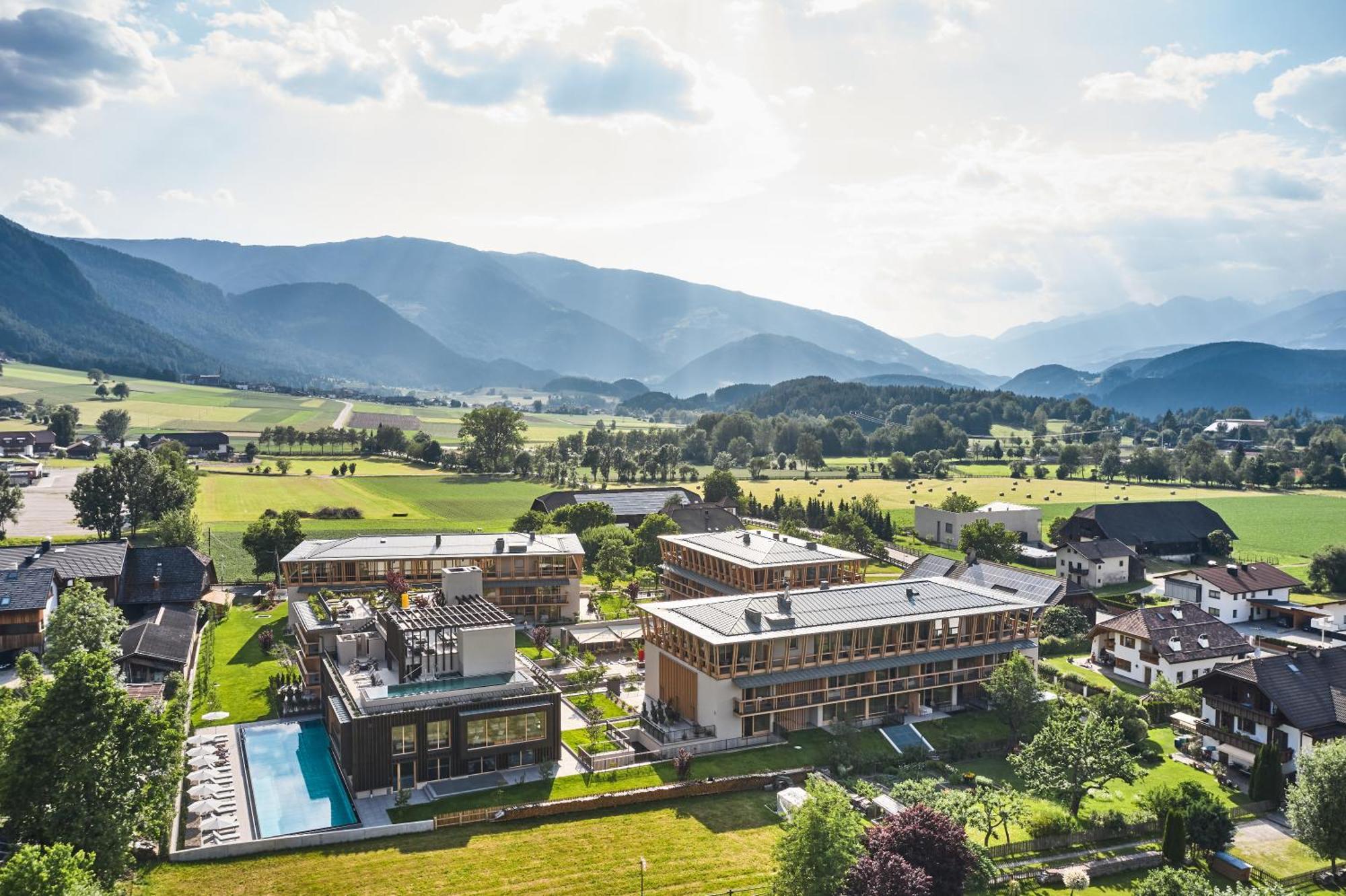 Falkensteiner Hotel Kronplatz - The Leading Hotels Of The World (Adults Only) 赖沙 外观 照片 The campus of the University of Applied Sciences Kufstein