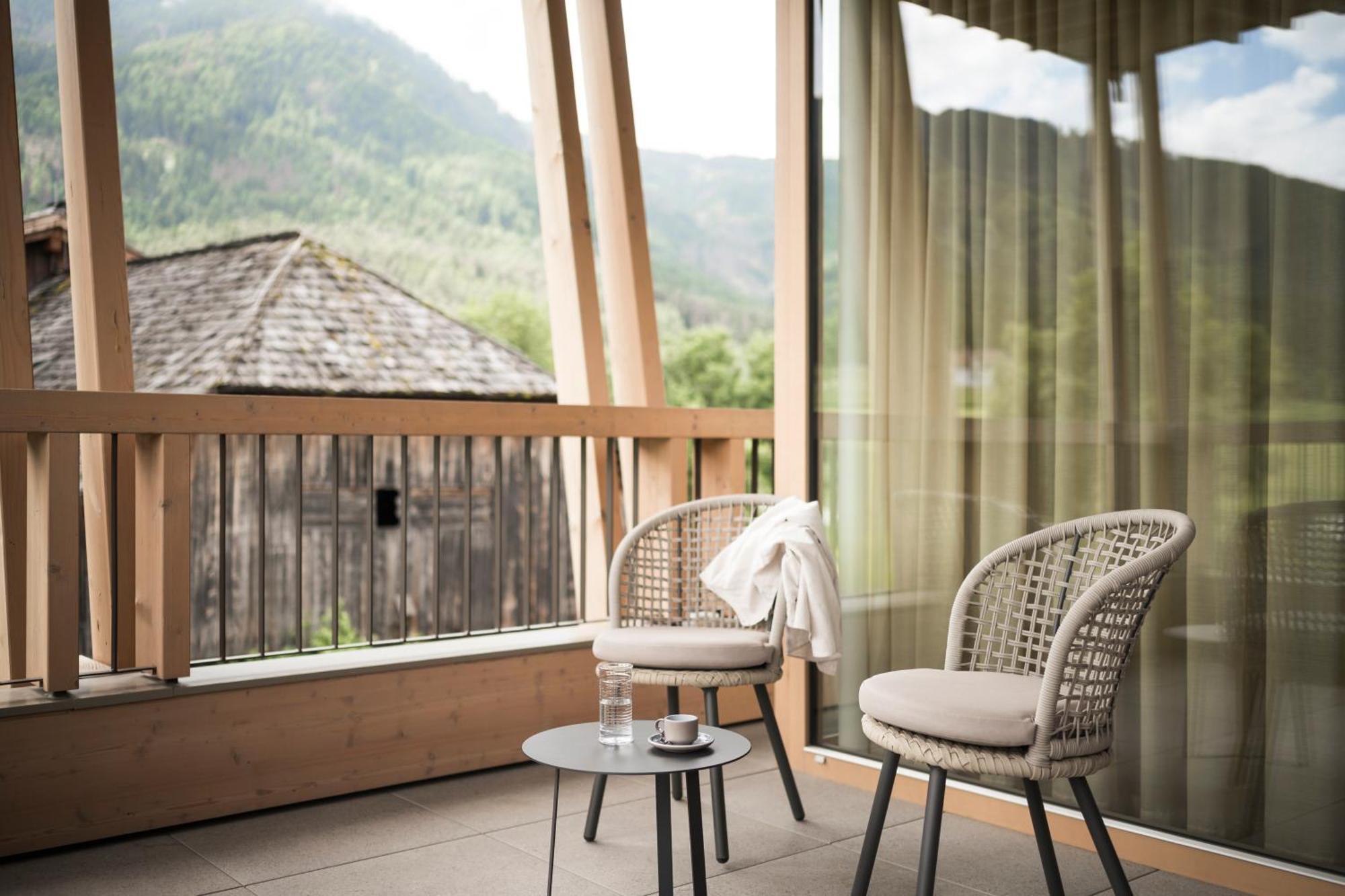 Falkensteiner Hotel Kronplatz - The Leading Hotels Of The World (Adults Only) 赖沙 客房 照片 A balcony at the Hotel