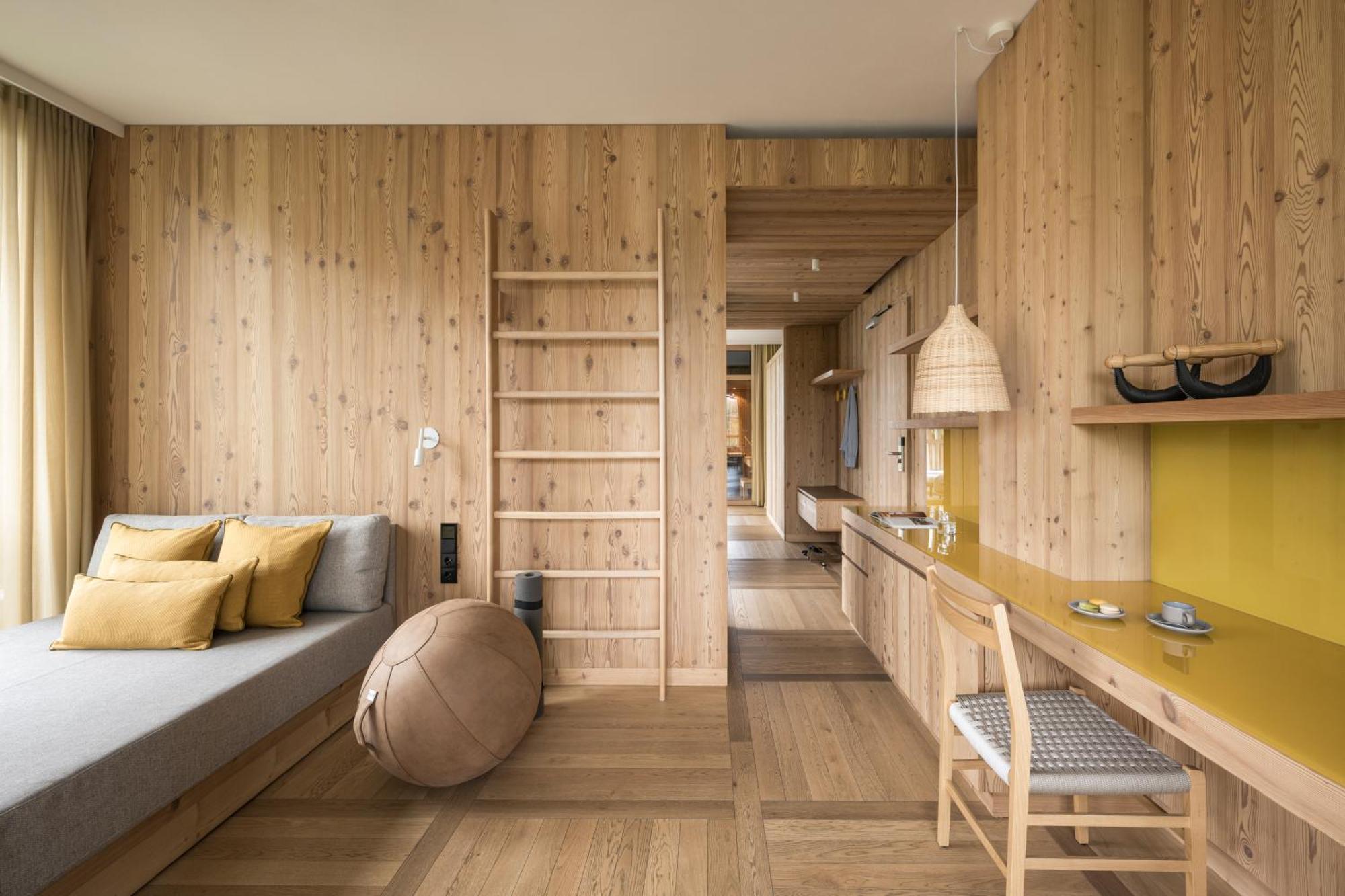 Falkensteiner Hotel Kronplatz - The Leading Hotels Of The World (Adults Only) 赖沙 外观 照片 Interior of a room at the Hotel de la Couronne