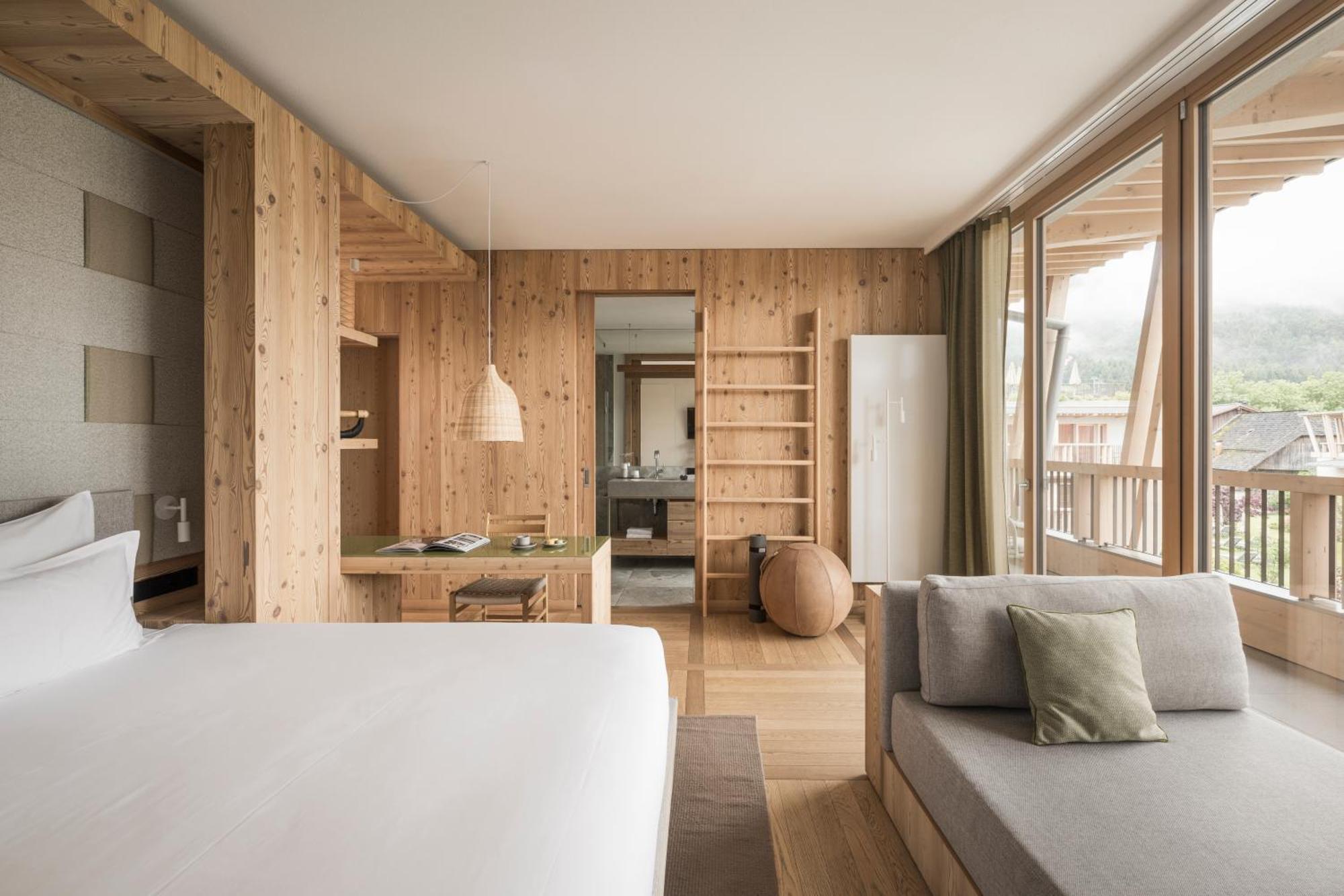 Falkensteiner Hotel Kronplatz - The Leading Hotels Of The World (Adults Only) 赖沙 客房 照片 A room at the 7132 Summit