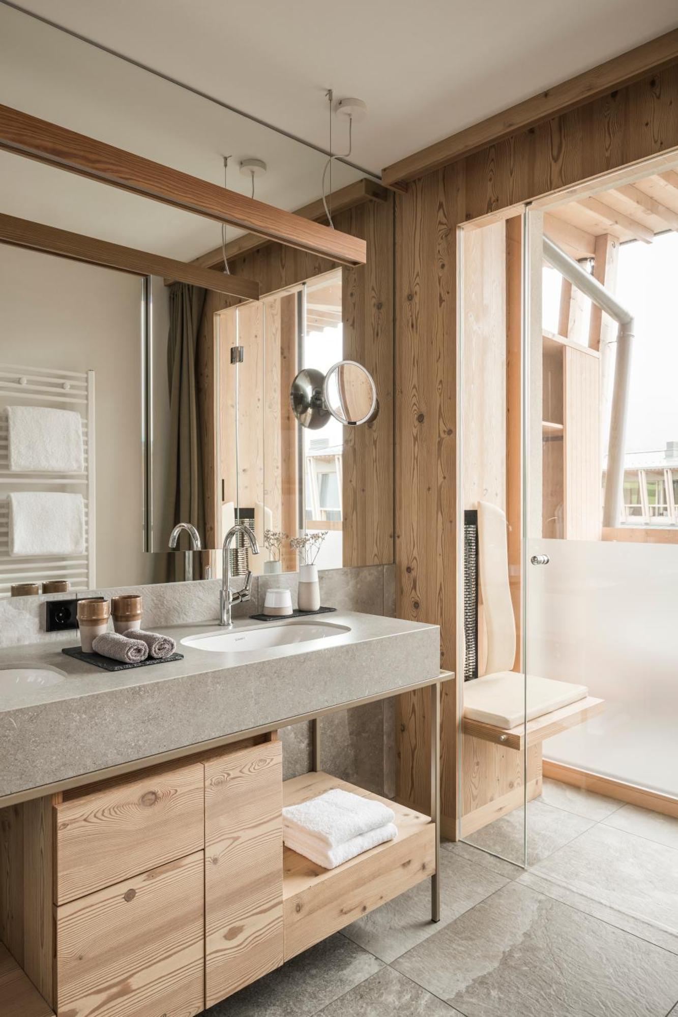 Falkensteiner Hotel Kronplatz - The Leading Hotels Of The World (Adults Only) 赖沙 客房 照片 Bathroom